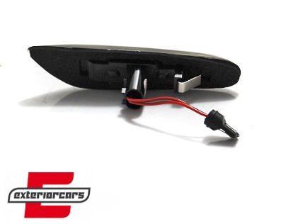 Bočni žmigavci LED (crna) / BMW 1er E81 E82 E87 E88 (2004-2013) 3er E46 (2001-2005) E90 E91 E92 E93 (2004-2012) 5er E60 E61 (2003-2010), KBBM31