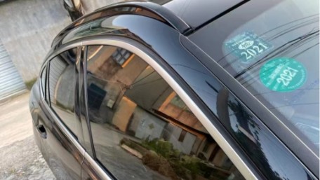 Dekorativni krovni nosači (piano crna) / Porsche Macan (2014-2023), RRPO01PB