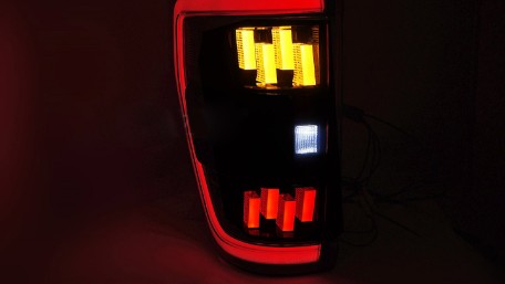 Full LED stražnja svjetla SEQ žmigavci (crvena) / Ford F150 XIV (2020-2023), LDFOA4