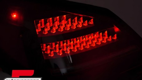Full LED stražnja svjetla SEQ žmigavci (crvena/crna) / Mercedes C klasa W205 limuzina (2014-2021), LDMEG7