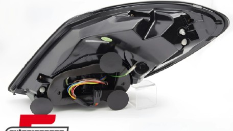 Full LED stražnja svjetla SEQ žmigavci (crvena/crna) / Mercedes C klasa W205 limuzina (2014-2021), LDMEG7
