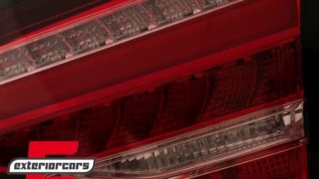 Full LED stražnja svjetla SEQ žmigavci (crvena/kristal) / Audi A4 B8 limuzina (2012-2015), LDAUG9
