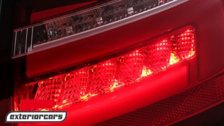 Full LED stražnja svjetla SEQ žmigavci (crvena/kristal) / Audi A4 B8 limuzina (2012-2015), LDAUG9