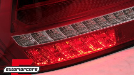 Full LED stražnja svjetla SEQ žmigavci (crvena/kristal) / Mercedes C-klasa W203 (2000-2004) limuzina, LDMED4
