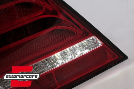 Full LED stražnja svjetla SEQ žmigavci (crvena/kristal) / Mercedes C-klasa W203 (2000-2004) limuzina, LDMED4