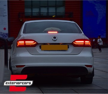 Full LED stražnja svjetla SEQ žmigavci (crvena/kristal) / VW Jetta Mk6 VI (2011-2014), LDVWV8
