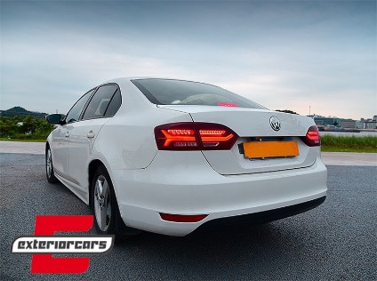 Full LED stražnja svjetla SEQ žmigavci (crvena/kristal) / VW Jetta Mk6 VI (2011-2014), LDVWV8