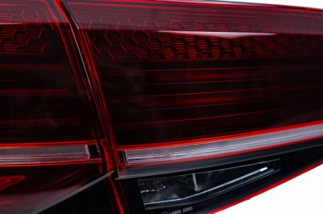 Full LED stražnja svjetla SEQ žmigavci LASER look (crvena) / VW Golf 7 & 7.5 VII (2012-2019), LDVWW6
