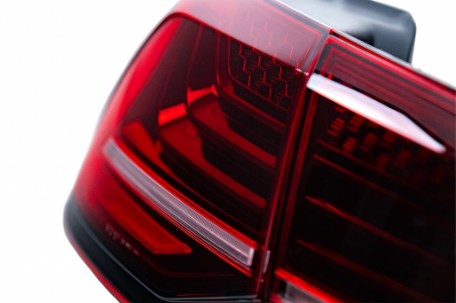 Full LED stražnja svjetla SEQ žmigavci LASER look (crvena) / VW Golf 7 & 7.5 VII (2012-2019), LDVWW6