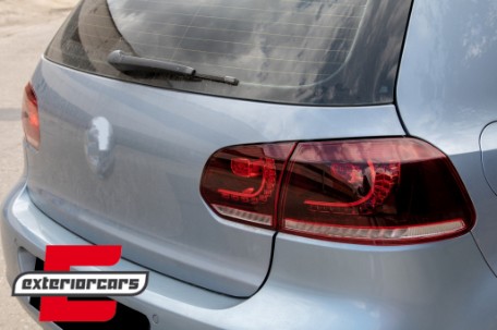 Full LED stražnja svjetla SEQ žmigavci R20 dizajn (crvena/kristal) / VW Golf 6 VI (2008-2013), LDVWU7