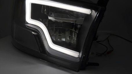 LED prednja svjetla TubeLight dizajn (crna) / DODGE RAM (2009-2018), LPDO38
