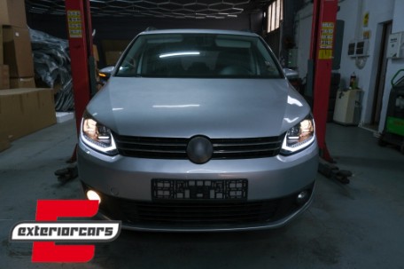 LED prednja svjetla TubeLight SEQ žmigavci (crna) / Volkswagen Touran (08.2010-2015), LPVWS4