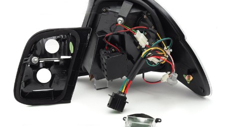 LED stražnja svjetla (crvena/kristal) / BMW serije 3 E46 limuzina (09.2001-2005), LDBMO4