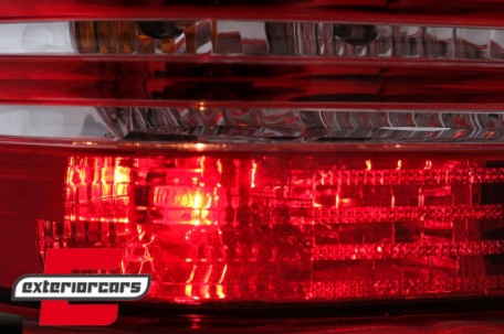 LED stražnja svjetla (crvena/kristal) / Mercedes C-klasa W203 (2000-2004) limuzina, LDME59
