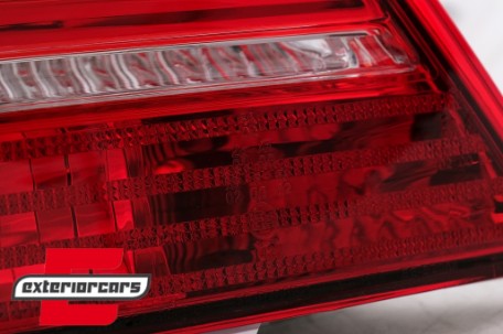 LED stražnja svjetla (crvena/kristal) / Mercedes C-klasa W203 (2000-2004) limuzina, LDME59
