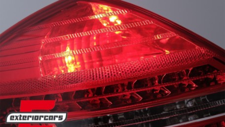 LED stražnja svjetla Facelift dizajn (crvena/kristal) / Mercedes S-klasa W221 (2005-2009), LDME50