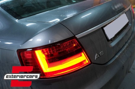 LED stražnja svjetla LedBar dizajn (crvena/smoke) / Audi A6 C6 4F limuzina (2004-07.2008), LDAUG3