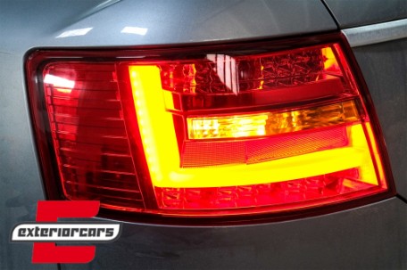 LED stražnja svjetla LedBar dizajn (crvena/smoke) / Audi A6 C6 4F limuzina (2004-07.2008), LDAUG3
