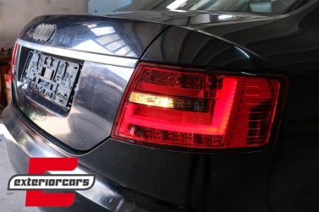 LED stražnja svjetla LedBar dizajn (crvena/smoke) / Audi A6 C6 4F limuzina (2004-07.2008), LDAUG6