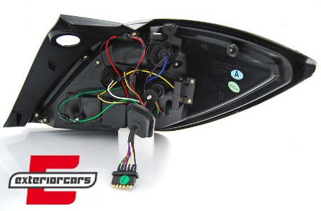 LED stražnja svjetla LightBar (crvena/kristal) / Opel Astra H GTC 3V (2005-2009), LDOP48