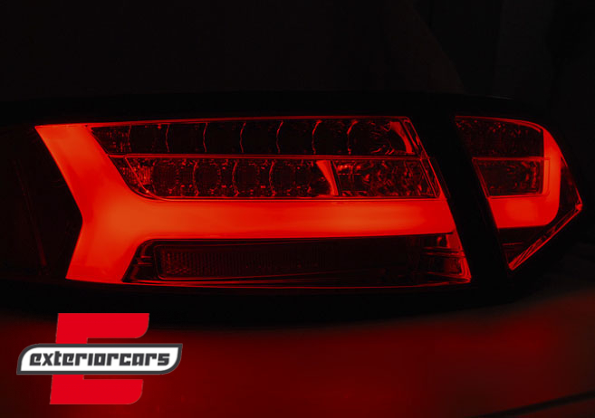 LED stražnja svjetla SEQ žmigavci Facelift dizajn (crvena/kristal) / Audi A6 4F2 C6 limuzina (2008-2011), LDAUF2