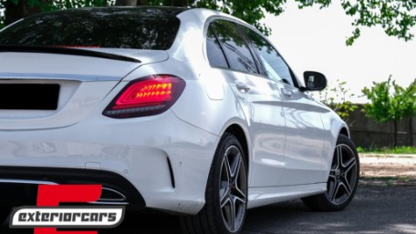 Lip bunkera AMG dizajn (piano crna) / MERCEDES C-klasa W205 limuzina (2014-2020), 39980SET