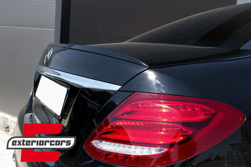 Lip bunkera AMG dizajn (piano crna) / Mercedes E-klasa W213 (2016-2023), GCP-2138501