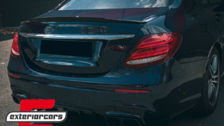 Lip bunkera B-dizajn (piano crna) / Mercedes E-klasa W213 (2016-2019), TSMBW213B
