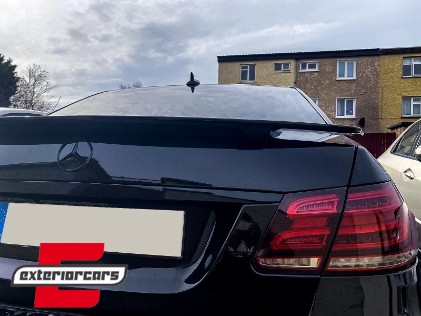 Lip bunkera GTS dizajn (piano crna) / Mercedes E-klasa W212 (2009-2016), TSMBW212GTSPB