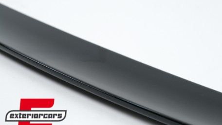 Lip bunkera (piano crna) / Mercedes E-klasa W213 limuzina (2016-2023), TSMBW213PB