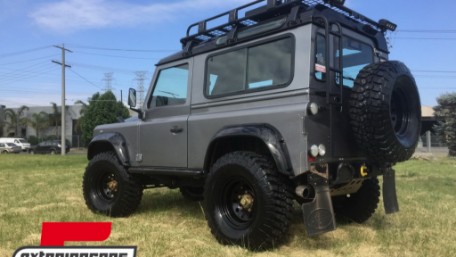Lukovi kotača (piano crna) / Land Rover Defender (1990-2016), WALRD