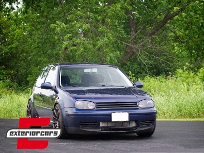 Prednja maska bez znaka (crna) / VW Golf 4 IV (1997-2005), 1J1853653JOE