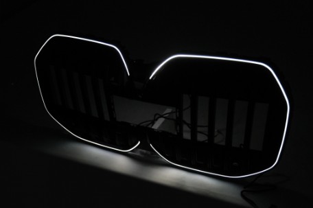 Prednja maska Iconic Glow dizajn (piano crna) / BMW Serija 7 G70 (2022-), FGBMG70LD