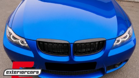 Prednja maska M3 look (piano crna) / BMW serije 3 E90 E91 (2005-2008), 40393