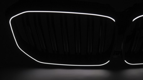 Prednja maska Performance dizajn + LED (piano crna) / BMW X5 G05 (2018-03.2023), FGBMG05LD