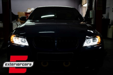 Prednja svjetla 3D LED Angel Eyes U-dizajn (crna) / BMW serije 3 E90 limuzina E91 karavan (03.2005-08.2008), LPBMI4