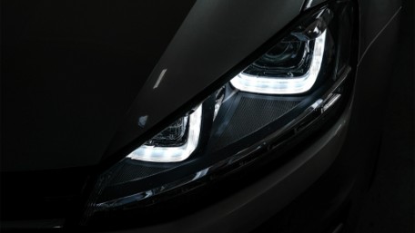 Prednja svjetla 3D LED DRL SEQ žmigavci R-line dizajn / VW Golf 7 VII (2012-2017), LPVX03