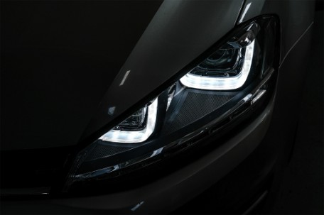 Prednja svjetla 3D LED DRL SEQ žmigavci R-line dizajn / VW Golf 7 VII (2012-2017), LPVX03