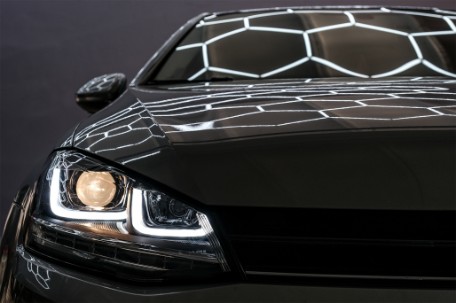 Prednja svjetla 3D LED DRL SEQ žmigavci R-line dizajn / VW Golf 7 VII (2012-2017), LPVX03