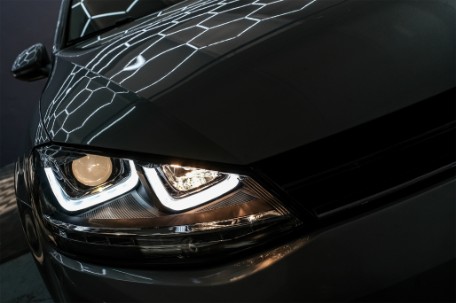 Prednja svjetla 3D LED DRL SEQ žmigavci R-line dizajn / VW Golf 7 VII (2012-2017), LPVX03