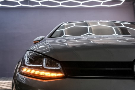 Prednja svjetla 3D LED DRL SEQ žmigavci R-line dizajn / VW Golf 7 VII (2012-2017), LPVX03