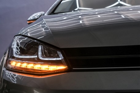 Prednja svjetla 3D LED DRL SEQ žmigavci R-line dizajn / VW Golf 7 VII (2012-2017), LPVX03