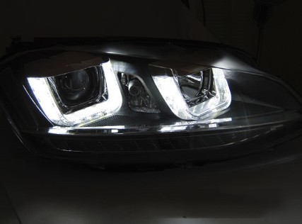 Prednja svjetla 3D LED U-dizajn (crna/crvena lajsna) / Volkswagen Golf VII (2012-2017), LPVWP2