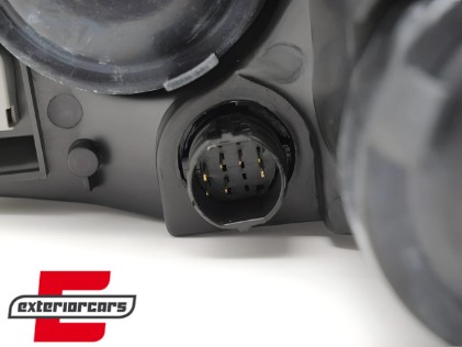 Prednja svjetla (crna) / Fiat Punto 2 FL (2003-2007), LPFI31
