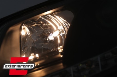 Prednja svjetla LED DayLight (crna) / Volkswagen Passat B5 3BG (09.2000-03.2005), LPVW82