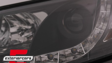 Prednja svjetla LED DayLight (crna) / Volkswagen Passat B5 3BG (09.2000-03.2005), LPVW82