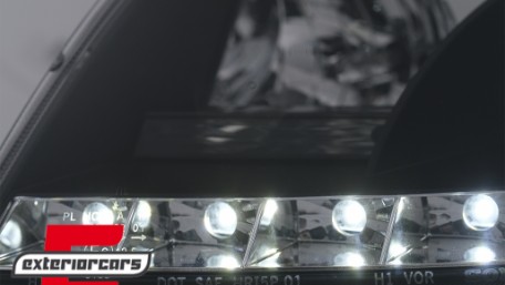 Prednja svjetla LED DayLight (crna) / Volkswagen Passat B5 3BG (09.2000-03.2005), LPVW82