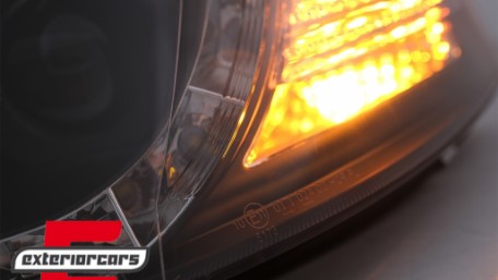 Prednja svjetla LED DayLight (crna) / Volkswagen Passat B5 3BG (09.2000-03.2005), LPVW82
