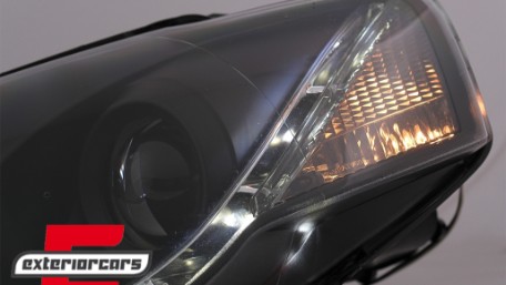 Prednja svjetla LED DayLight (crna) / Volkswagen Passat B6 3C (03.2005-2010), LPVWC2