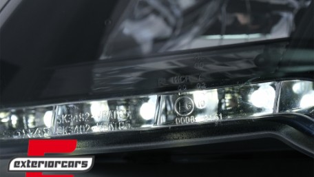 Prednja svjetla LED DayLight (crna) / Volkswagen Passat B6 3C (03.2005-2010), LPVWC2